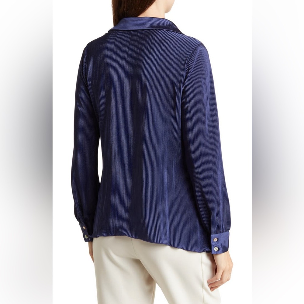 Chenault Rib Knit Button-Up Top size small navy - DC - Picture 2 of 3